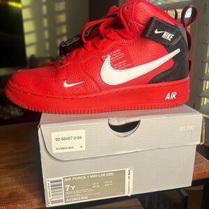 Air Force 1 Mid LV8 (GS)